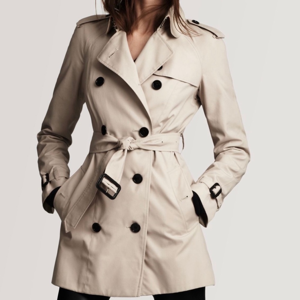 Burberry trench coat W/gold hardware black buttons